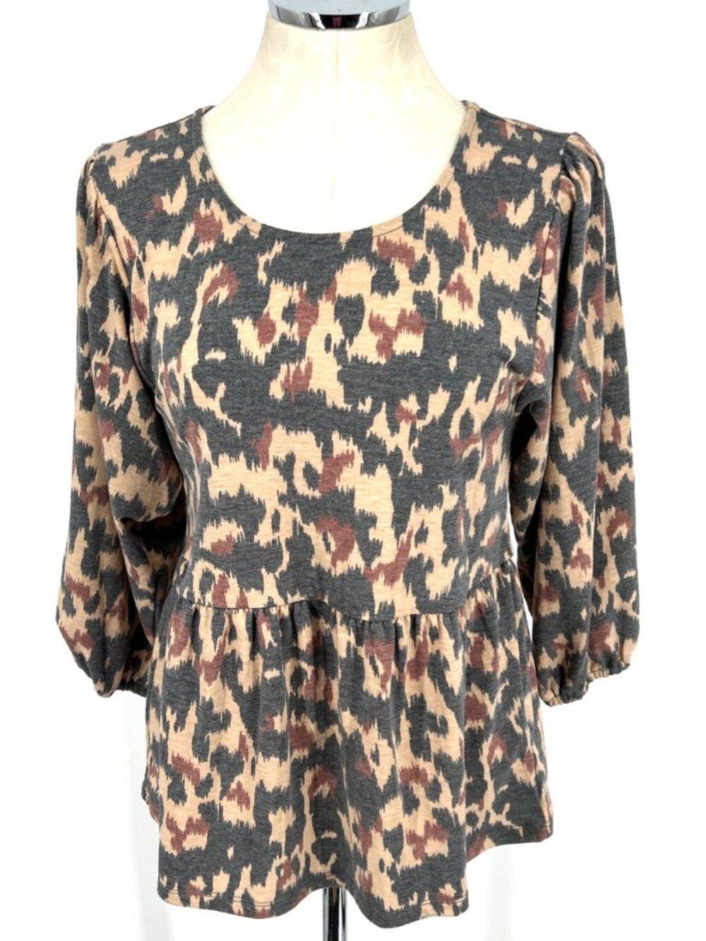 Bobeau Women's Top Sz S Animal Print NWT Camo Gray Beige